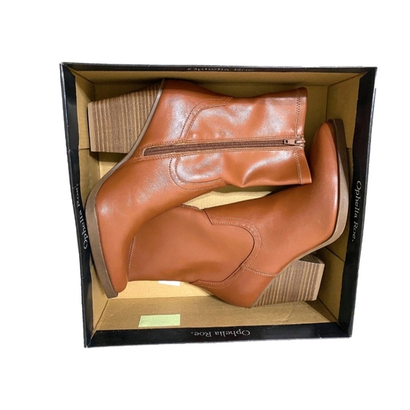 Chic Brown Heeled Boots for Women - Picture 5 of 9